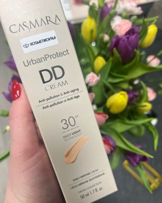 DD krém od Casmary? Láska na první dotek! Tónovací anti-aging krém, který toho zvládne víc než jen hezky vypadat: ✨ Chrání...