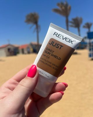 Slunce? Ano. Poškození pokožky? Nikdy!☀️ S REVOX JUST Daily Sun Shield SPF 50+ můžete užívat slunečních paprsků bez...